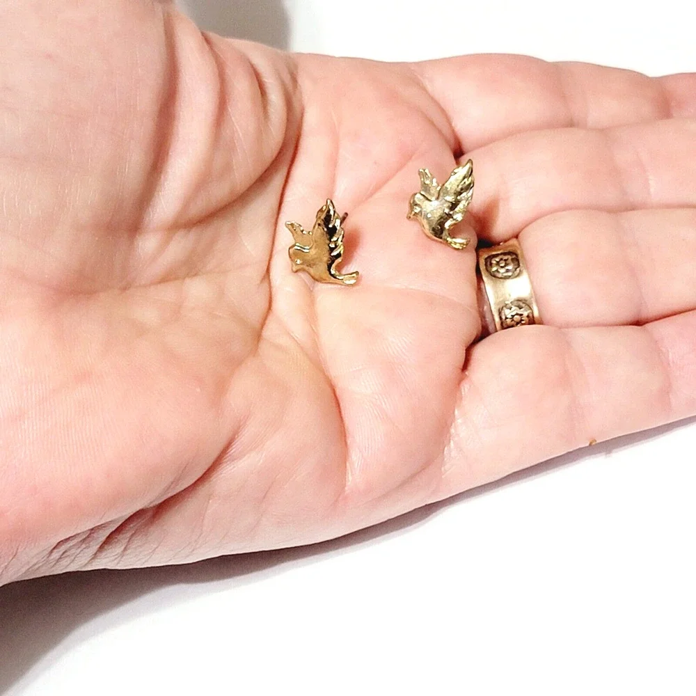 Small Bird Pierced Earrings,‎ Gold-tone, Posts, Doves 1/2” Dainty gp-68